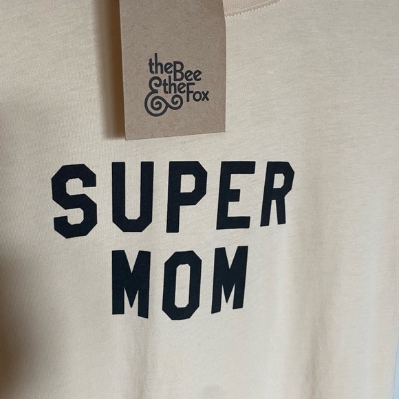 Bee & Fox SUPER MOM tee - Picture 6 of 7